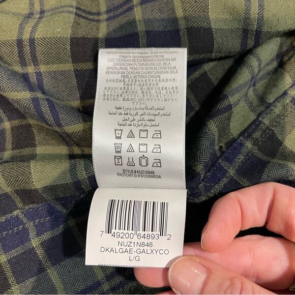 BCBG Women’s Plaid Flannel Button Down  | Large | Green Black and Blue - Picture 7 of 7